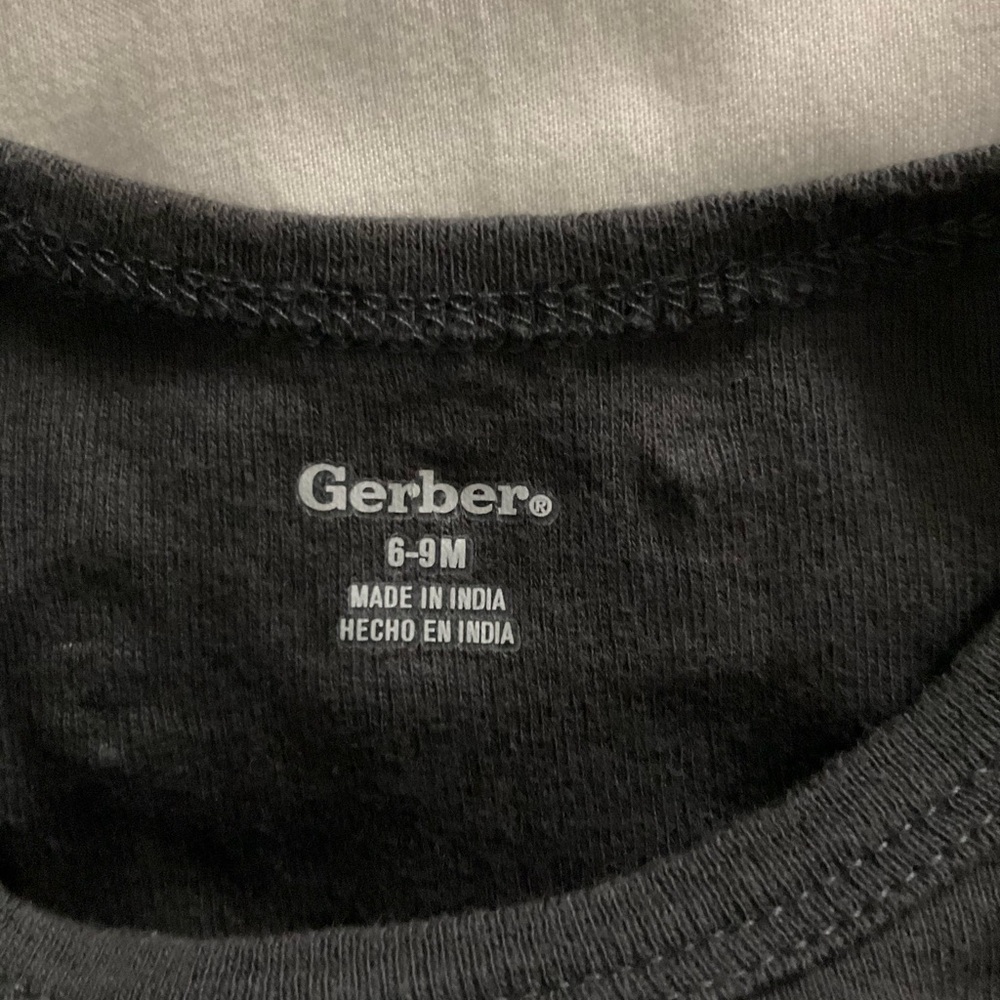 Gerber Baby Onesies 6 piece Set - Gray tones. Size 6-9 months - Picture 8 of 8